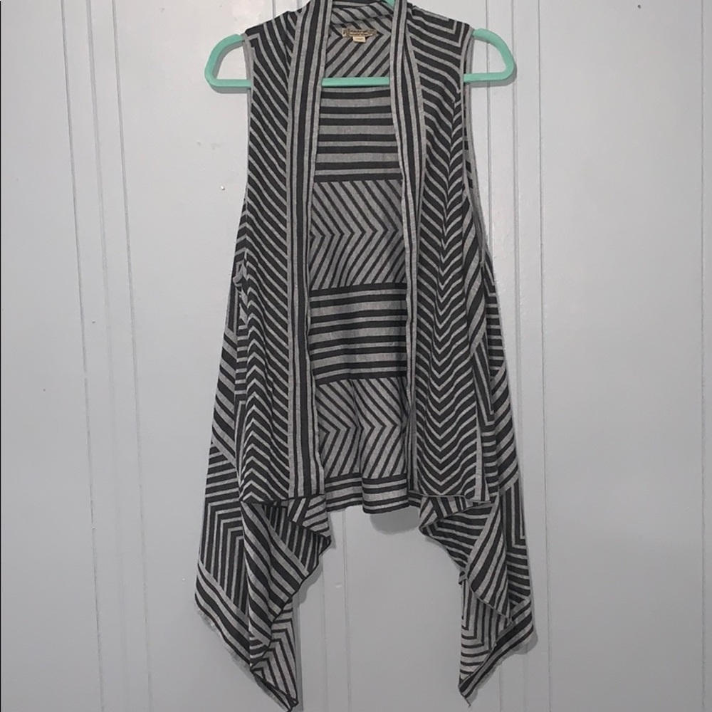 Energe 3X grey sleeveless cardigan.
